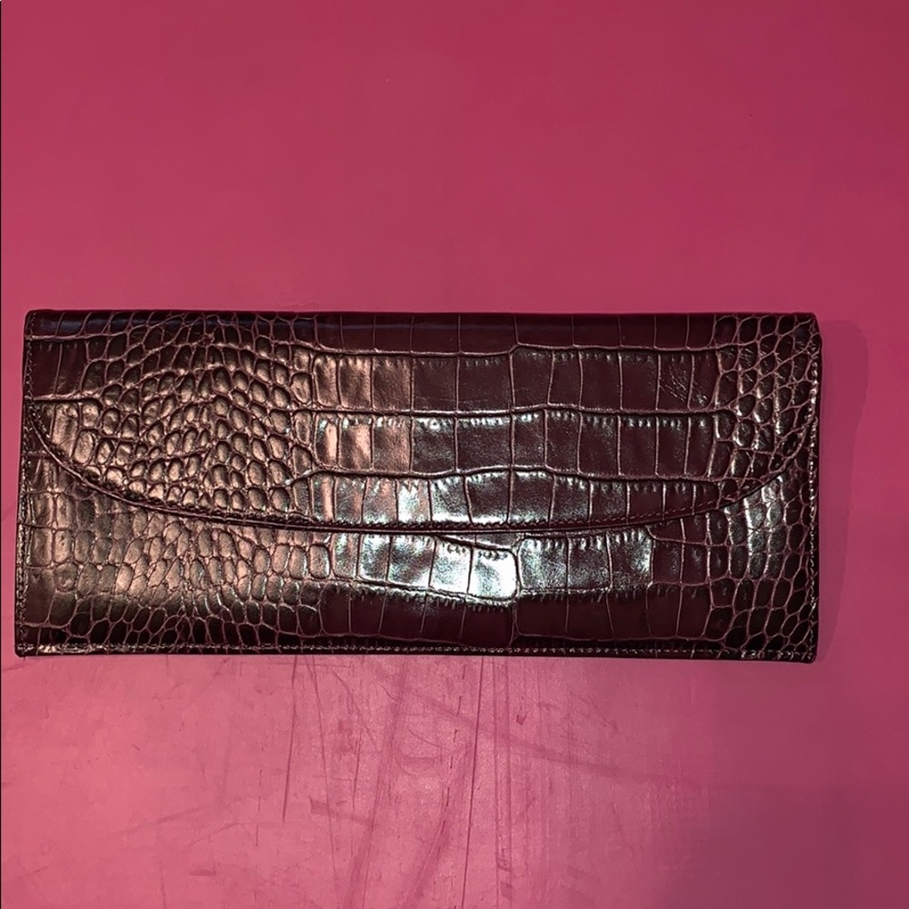 EUC Graphic Image embossed alligator clutch